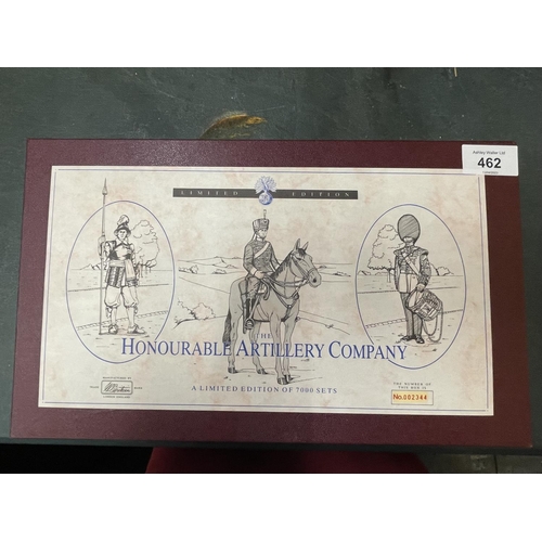 462 - A BOXED BRITAINS TOYS LIMITED EDITION HONOURABLE ARTILLERY COMPANY MODEL SET, NO.2344 OF 7000 SETS