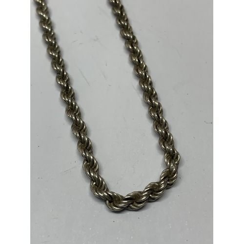 528 - A SILVER ROPE CHAIN NECKLACE