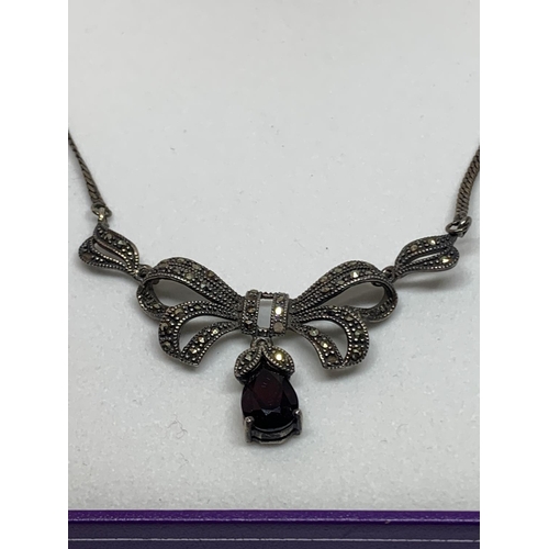 562 - A SILVER MARCASITE STYLE BOW NECKLACE IN A PRESENTION BOX