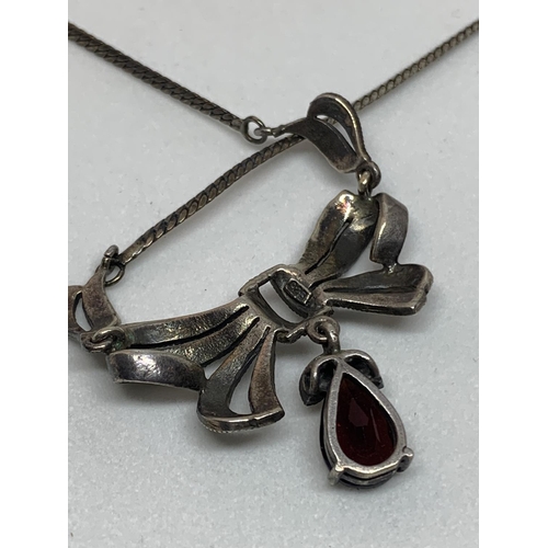 562 - A SILVER MARCASITE STYLE BOW NECKLACE IN A PRESENTION BOX