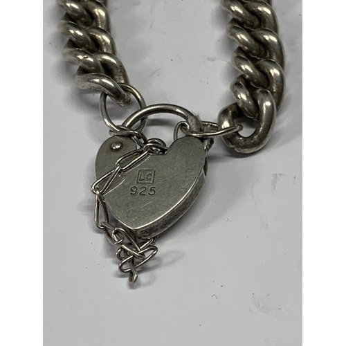 582 - A SILVER BRACELET WITH HEART DESIGN PADLOCK