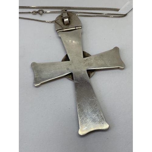 598 - A SILVER NECKLACE WITH LARGE CROSS PENDANT IN A PRESENTATION BOX