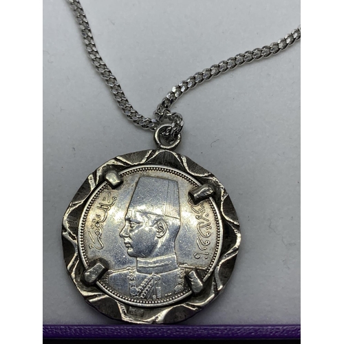 638 - A SILVER NECKLACE WITH AN ORIENTAL COIN PENDANT IN A PRESENTATION BOX