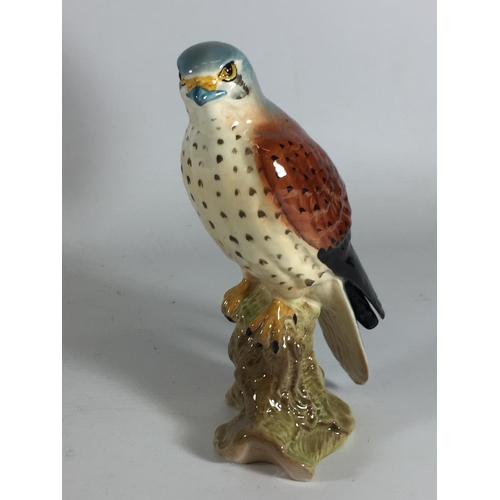 733 - A BESWICK NO.2316 KESTREL BIRD FIGURE