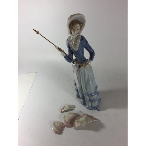 761 - A LLADRO MODEL OF A GIRL WITH PARASOL (PARASOL A/F)