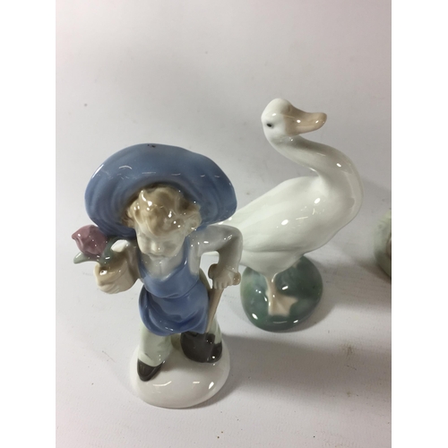 762 - THREE FIGURES TO INCLUDE A LLADRO GOOSE ETC