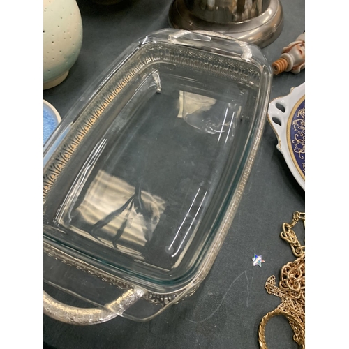 849 - A LARGE GLASS SERVING DISH WITH A SILVER PLATED STAND AND LID HEIGHT 9CM, LENGTH 28CM, DEPTH 20CM