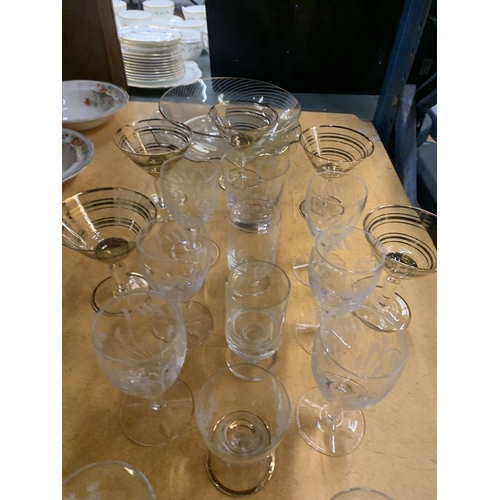 855 - A QUANTITY OF GLASSES TO INCLUDE MARTINI, SHERRY, PORT, ETC