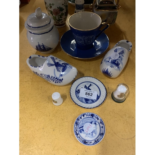 862 - A QUANTITY OF CERAMIC ITEMS TO INCLUDE SPODE 'CHIVAS' BOTTLES, BLUE AND WHITE DELFT STYLE POTTERY, A... 