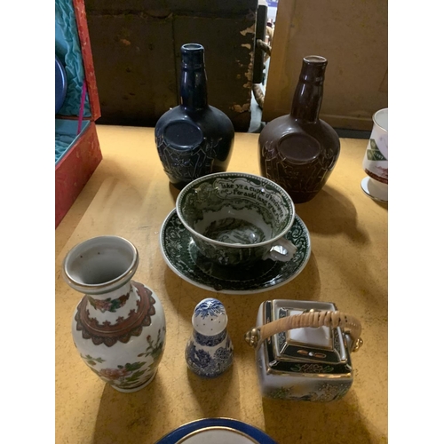 862 - A QUANTITY OF CERAMIC ITEMS TO INCLUDE SPODE 'CHIVAS' BOTTLES, BLUE AND WHITE DELFT STYLE POTTERY, A... 