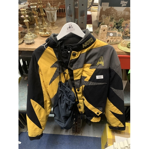 910 - A MOTORCYCLING JACKET SIZE L IN BLACK AND YELLOW