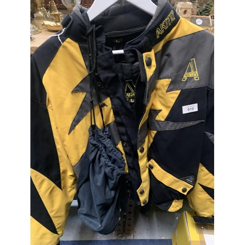 910 - A MOTORCYCLING JACKET SIZE L IN BLACK AND YELLOW