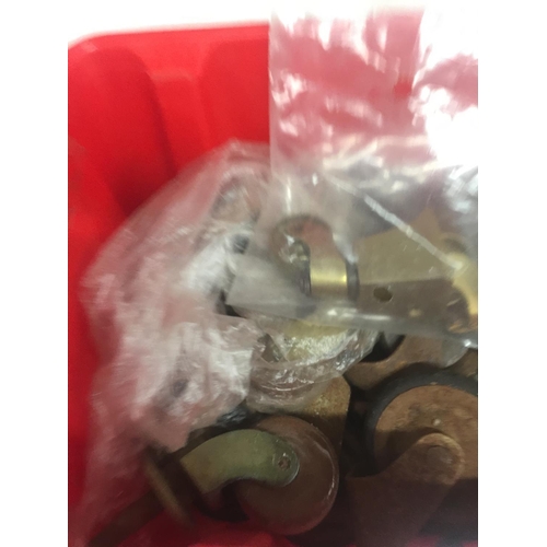 948 - A QUANTITY OF VINTAGE CASTORS AND WHEELS FOR FURNITURE