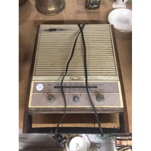 964 - A VINTAGE LEWIS'S RADIO