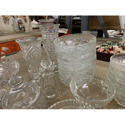 1052 - A LARGE QUANTITY OF GLASSWARE TO INCLUDE VASES, BOWLS, JUGS, ETC