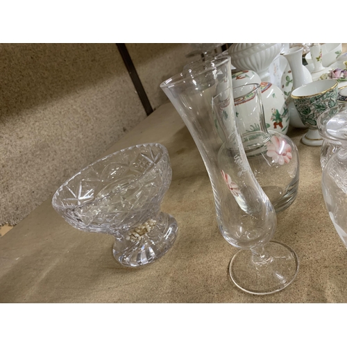 1158 - A QUANTITY OF GLASSWARE TO INCLUDE VINEGAR BOTTLE WITH STOPPER, BOWL, VASES, ETC.,