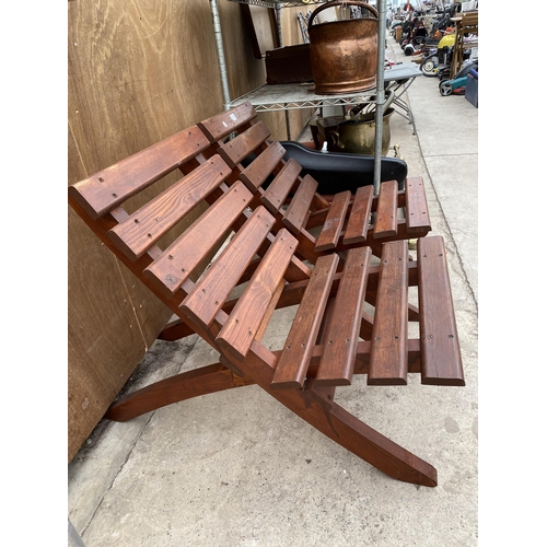 1581 - A PAIR OF WOODEN SLATTED FOLDING BEACH HUT CHAIRS