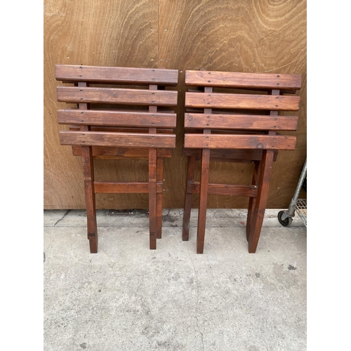 1581 - A PAIR OF WOODEN SLATTED FOLDING BEACH HUT CHAIRS