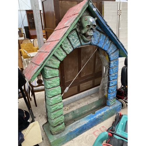 1894 - A VINTAGE FIBRE GLASS HAUNTED HOUSE FAIRGROUND DISPLAY