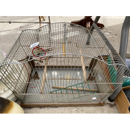 1913 - A VINTAGE BUDGIE CAGE WITH ACCESSORIES