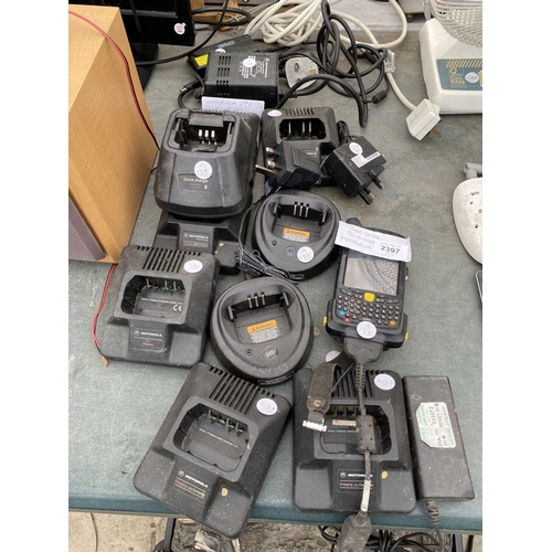 2397 - A MOTOROLA BARCODE SCANNER AND AN ASSORTMENT OF MOTOROLA TWO WAY RADIO CHARGING DOCKS ETC