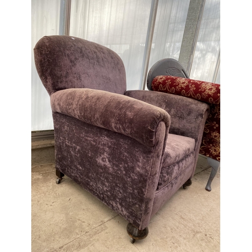 2542 - AN EDWARDIAN SPRUNG AND UPHOLSTERED EASY CHAIR ON BUN FEET