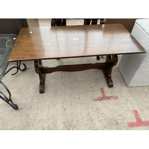 2607 - A SMALL OAK REFECTORY STYLE COFFEE TABLE, 36X18