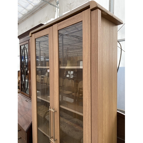 2620 - A MODERN GLAZED TWO DOOR DISPLAY CUPBOARD AND MATCHING SIDEBOARD