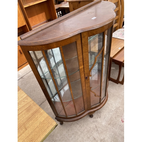 2656 - A MID 20TH CENTURY OAK BOW FRONTED CHINA CABINET ON CABRIOLE LEGS