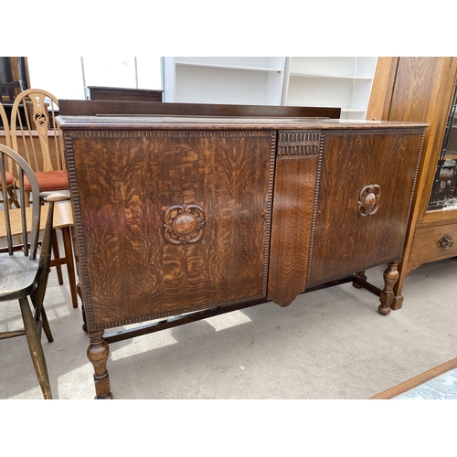 2729 - AN EARLY 20TH CENTURY OAK SIDEBOARD, 54