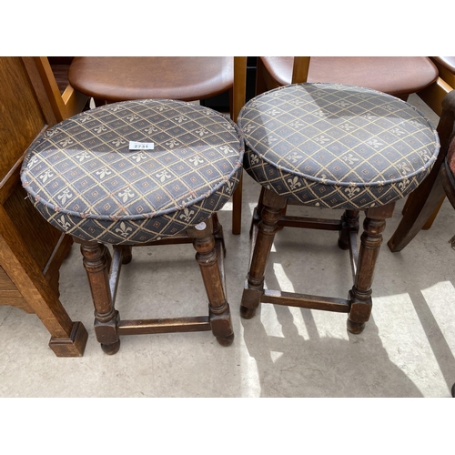 2731 - A PAIR OF MODERN STOOLS, 15