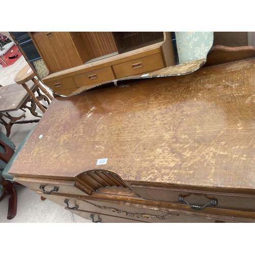 2929 - A MID 20TH CENTURY OAK DRESSING CHEST