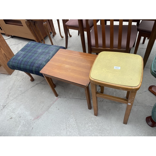 2931 - A 1950'S KITCHEN STOOL, CABRIOLE LEG STOOL AND SMALL TABLE