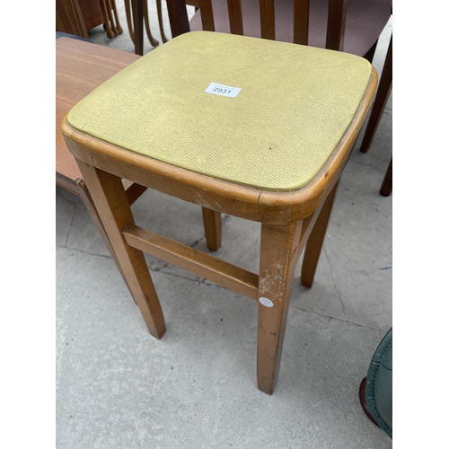 2931 - A 1950'S KITCHEN STOOL, CABRIOLE LEG STOOL AND SMALL TABLE