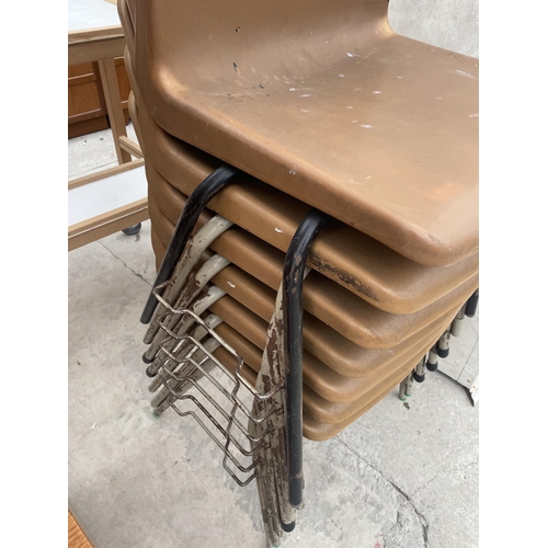 2953 - A SET OF SEVEN BROWN PLASTIC STACKING SCHOOL CHAIRS