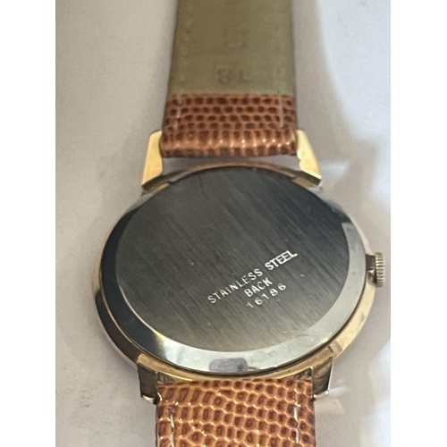 347 - A GENTS VINTAGE GOLD PLATED 17 RUBIS WRIST WATCH WITH A PRESENTATION BOX SEEN WORKING BUT NO WARRANT... 