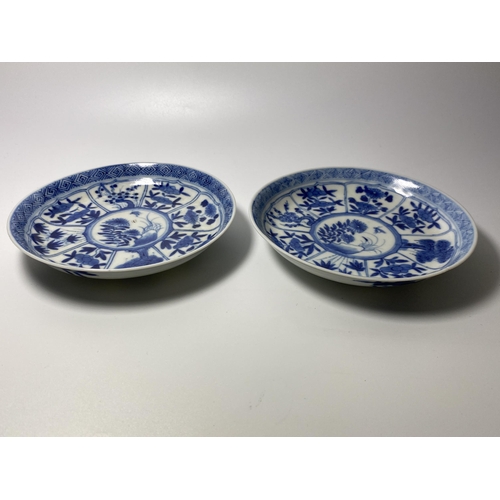 302 - A PAIR OF KANGXI PERIOD (1661-1722) CHINESE BLUE AND WHITE PORCELAIN PLATES, ARTEMESIA LEAF MARK TO ... 