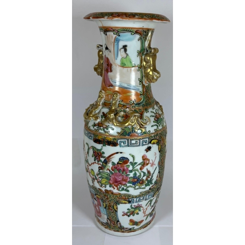 305 - A LATE 19TH CENTURY CHINESE CANTON FAMILLE ROSE WITH FIGURAL DESIGN FRONT PANEL AND BIRD AND FLORAL ... 