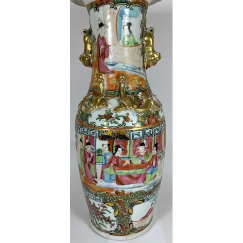 305 - A LATE 19TH CENTURY CHINESE CANTON FAMILLE ROSE WITH FIGURAL DESIGN FRONT PANEL AND BIRD AND FLORAL ... 