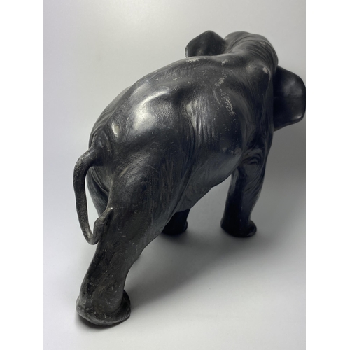 314 - AN EARLY 20TH CENTURY JAPANESE METAL MODEL OF AN ELEPHANT, 20 X 27CM