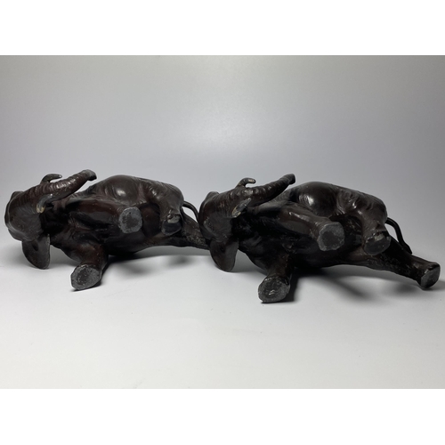 315 - A PAIR OF EARLY 20TH CENTURY JAPANESE METAL MODELS OF ELEPHANTS, 10 X 14CM