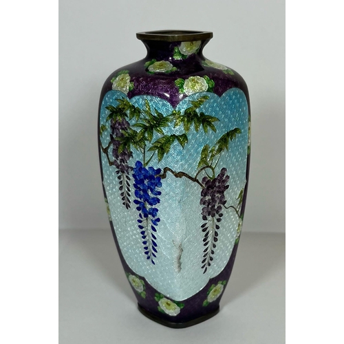 319 - A JAPANESE GINBARI MEIJI PERIOD (1868-1912) ENAMEL DESIGN VASE DECORATED WITH A GEISHA GIRL BY A PON... 