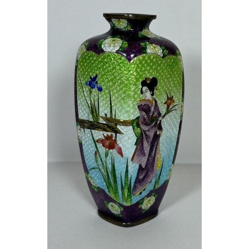 319 - A JAPANESE GINBARI MEIJI PERIOD (1868-1912) ENAMEL DESIGN VASE DECORATED WITH A GEISHA GIRL BY A PON... 