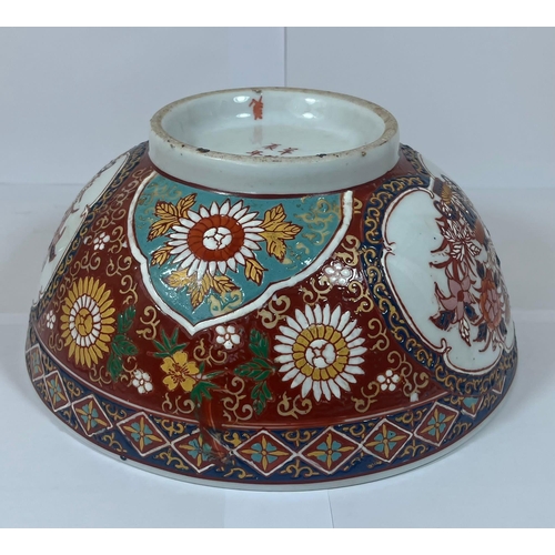 326 - A 1980'S ORIENTAL FLORAL ENAMEL BOWL WITH SIX CHARACTER MARK TO BASE, DIAMETER 25CM