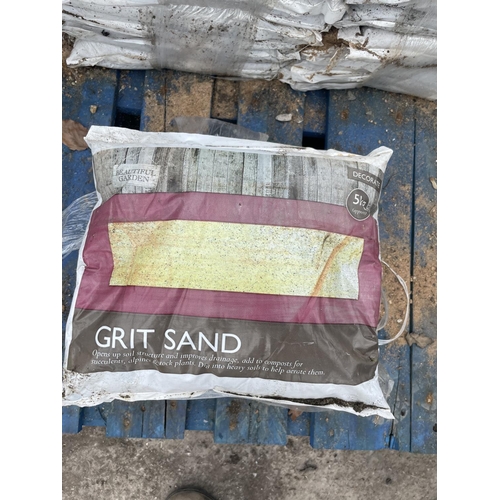 132 - TWENTY FOUR 5KG BAGS OF GRIT SAND NO VAT