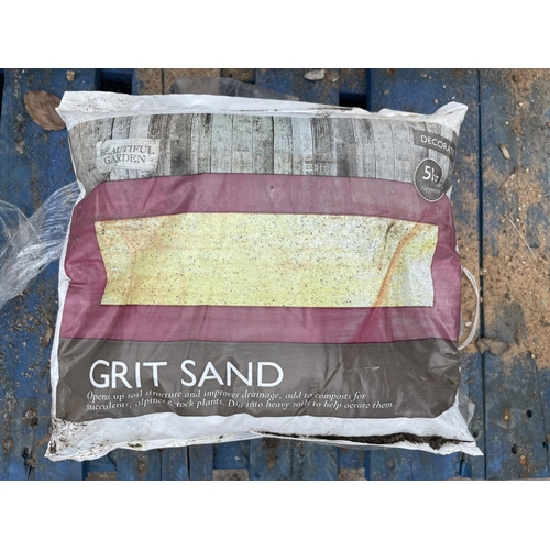 133 - TWENTY FOUR 5KG BAGS OF GRIT SAND NO VAT
