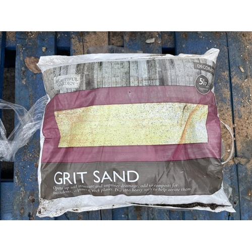 134 - TWENTY FOUR 5KG BAGS OF GRIT SAND NO VAT