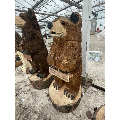 219 - A WELCOME BEAR WOOD CARVING APPROXIMATELY 80 CM TALL NO VAT