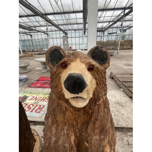 219 - A WELCOME BEAR WOOD CARVING APPROXIMATELY 80 CM TALL NO VAT