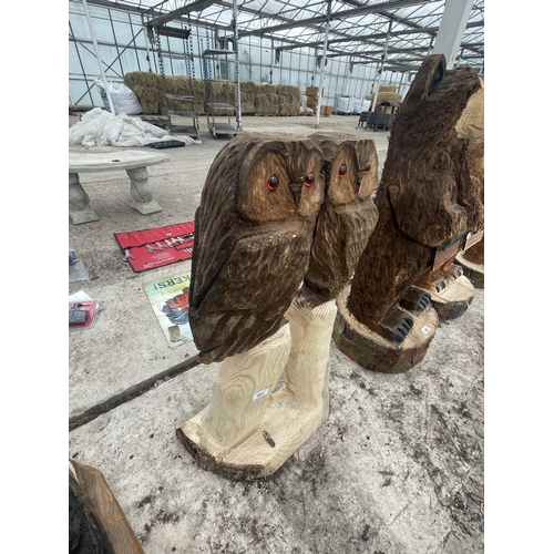 221 - A PAIR OF OWLS WOOD CARVING APPROXIMATELY 75CM TALL